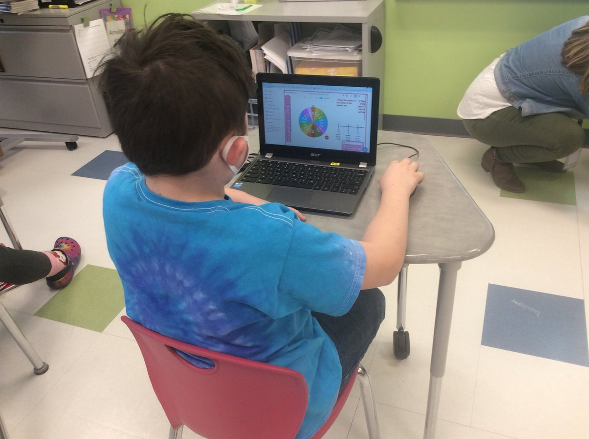 BarbaraKenney5's tweet image. It was a pleasure to explore @WhiteboardChat with @mrsflaniganmath math classes today @WillowvilleE as we played digital tug of war on collaborative whiteboards with spinners! @WestCler #WClearns #WCconnects