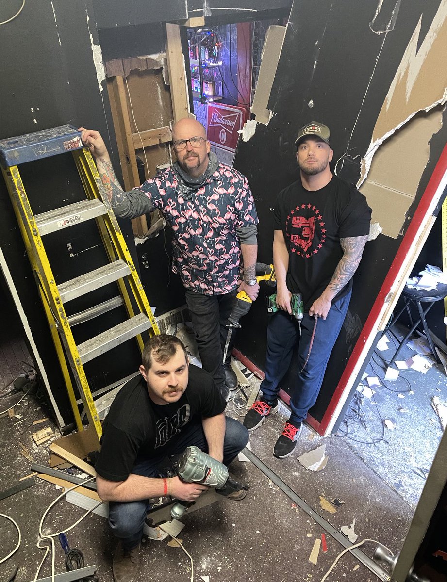 threesabovehigh's tweet photo. We are a little busy today 🔨 so we may not reply until later, but first round of #barstoolbestbar just went live. So please tweet #bestbarthrees again because each round starts brand new!!! There is also a shirt you can buy for extra votes! Check our other tweets @BarstoolOSU https://t.co/C4VrfWsYsd