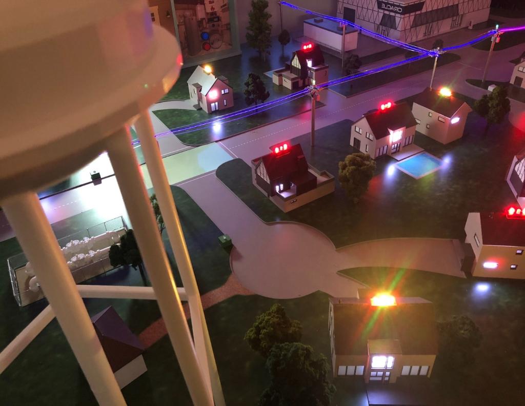 ORCLEnergyWater's tweet image. ✅ Fun fact: We&apos;re part of a really cool lab space going up just outside Chicago, the Oracle Industries #Innovation Lab (#OracleIIL). Proud to partner with @OracleConstEng &amp;amp; @OracleComms to show the world how well we can all play together: social.ora.cl/6017HqJg7