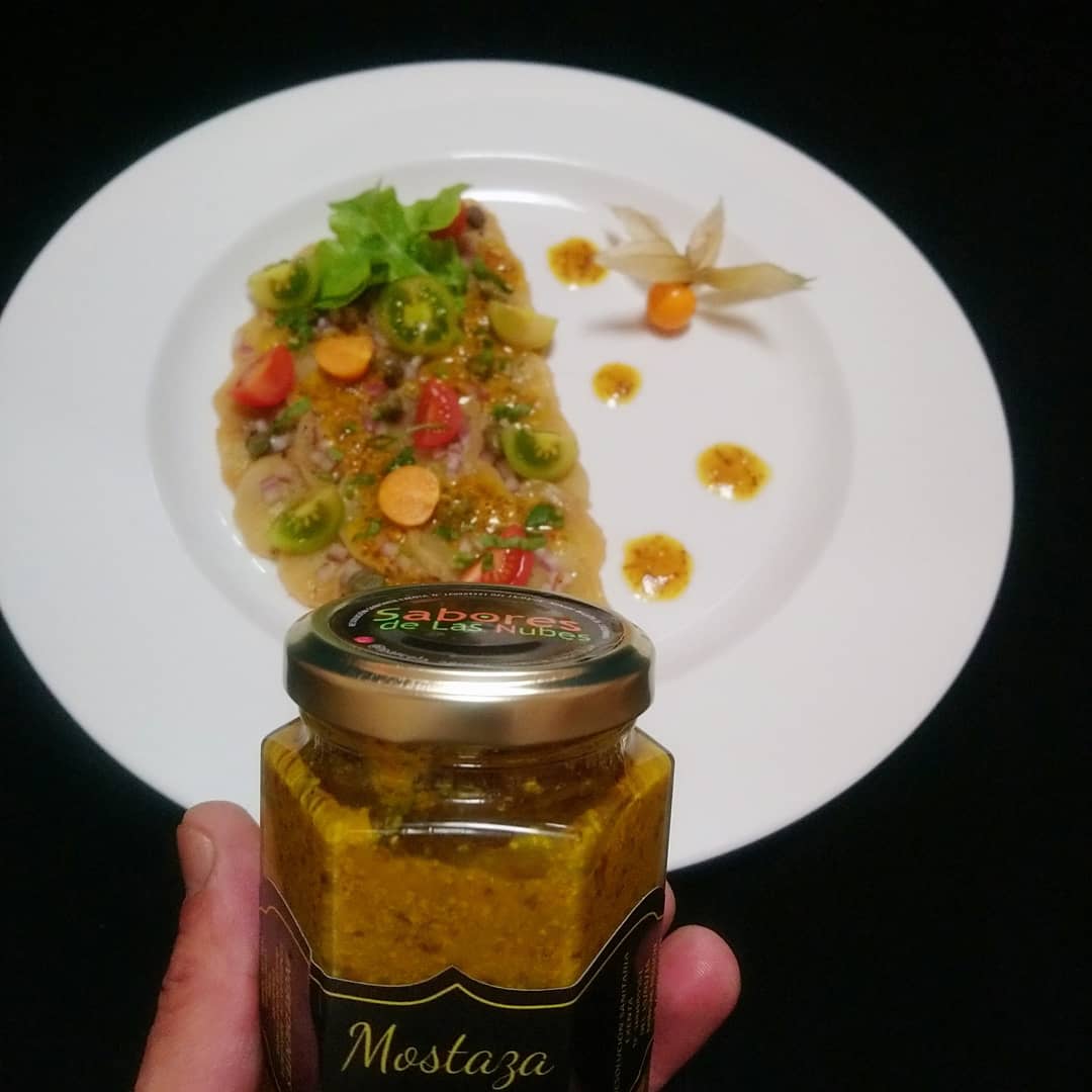 chef_edgardo's tweet photo. Otra nueva perspectiva. 😋🙌
#Carpaccio de #Ulte con mix de #TomatesCherry, #Physalis y dressing con #MoztazadeGranoTradicional, productos de @Agroecologica. 🤗😋
#ChefEdgardoAguilera #ChefRegional #ApoyandoaProductores #RegióndeCoquimbo #LaSerena #Chile https://t.co/wdibOwoScD