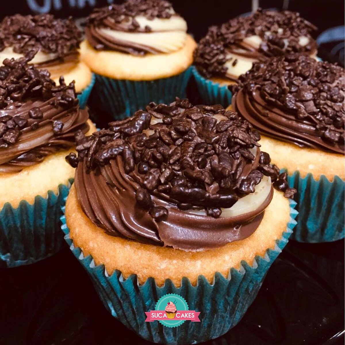 sucacakes's tweet photo. @italooliveira DO NADA envolvida nisso aqui, com vários comentários e RTs. 🤣🤣🤣 Passei pra informar apenas que estou do lado do ovo. #FiqueEmCasa e, se precisar de bolo e/ou cupcakes, me chamaaa!💖 https://t.co/9nEDl1tbvL https://t.co/UmraiIdSAi
