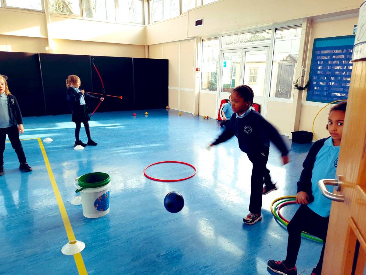 BevDickinson4's tweet photo. πon our faces, friends πby our side, Art π¨ on our mind! Welcome back #AfterSchool @Grazebrook_Pri Itβs great to see you! β€οΈ#Cricket βΎοΈ@clissoldpark π #Artbash and #Archery A Perfect π end to a perfect day, folks! π https://t.co/eYcRWY5oBH