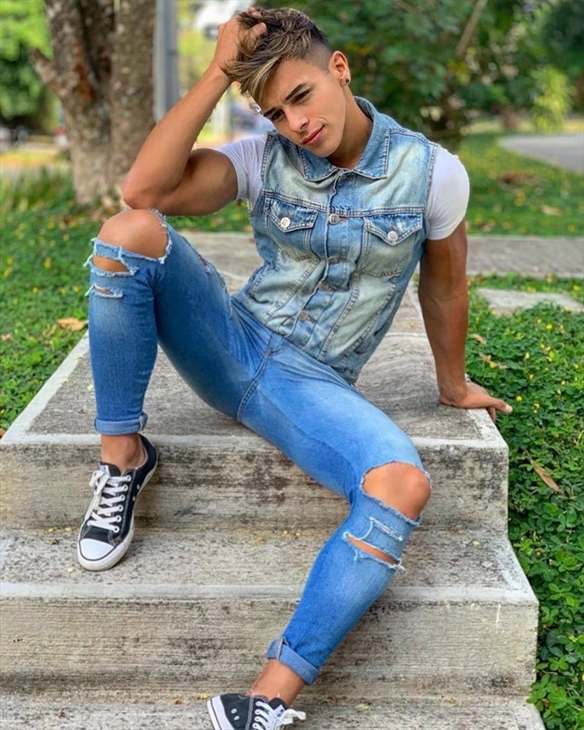 Daily Gay Guys 4 U on Twitter: "Do we ❤️ Skinny Jeans?  https://t.co/QR2R8MFEZn" / Twitter