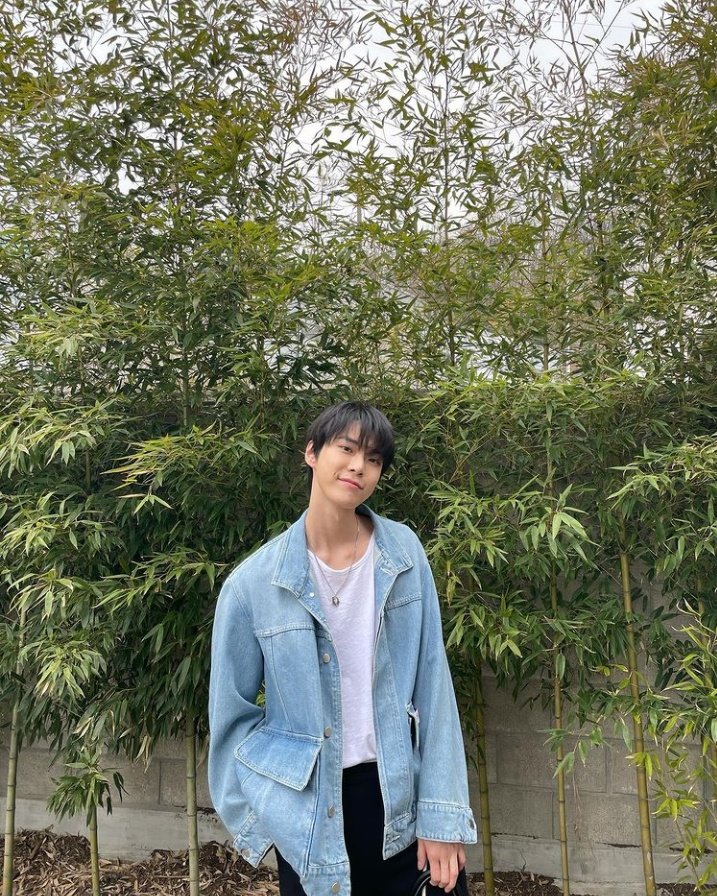 คิมวีนัส ☄❧ // ไม่ค่อยว่างเลยงานแน่น tweet media