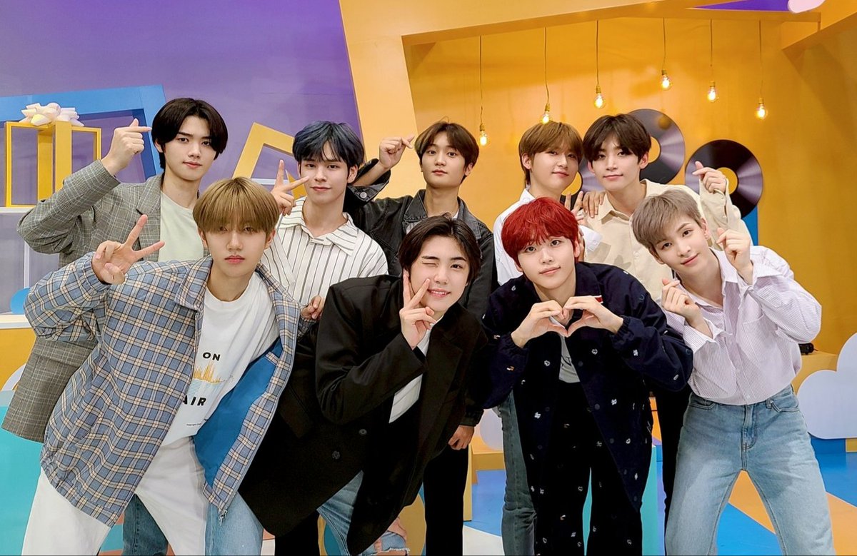 politaaa0703's tweet photo. 💌 Day 2 💌
Who is your current bias & bias wrecker?
OT9 & members of CRAVITY. No one's doing it like them 😭🤧
#LuvityDaily #LVTD #1YEARWITHCRAVITY #CRAVITY @CRAVITY_twt https://t.co/u0ZYz0pfD9