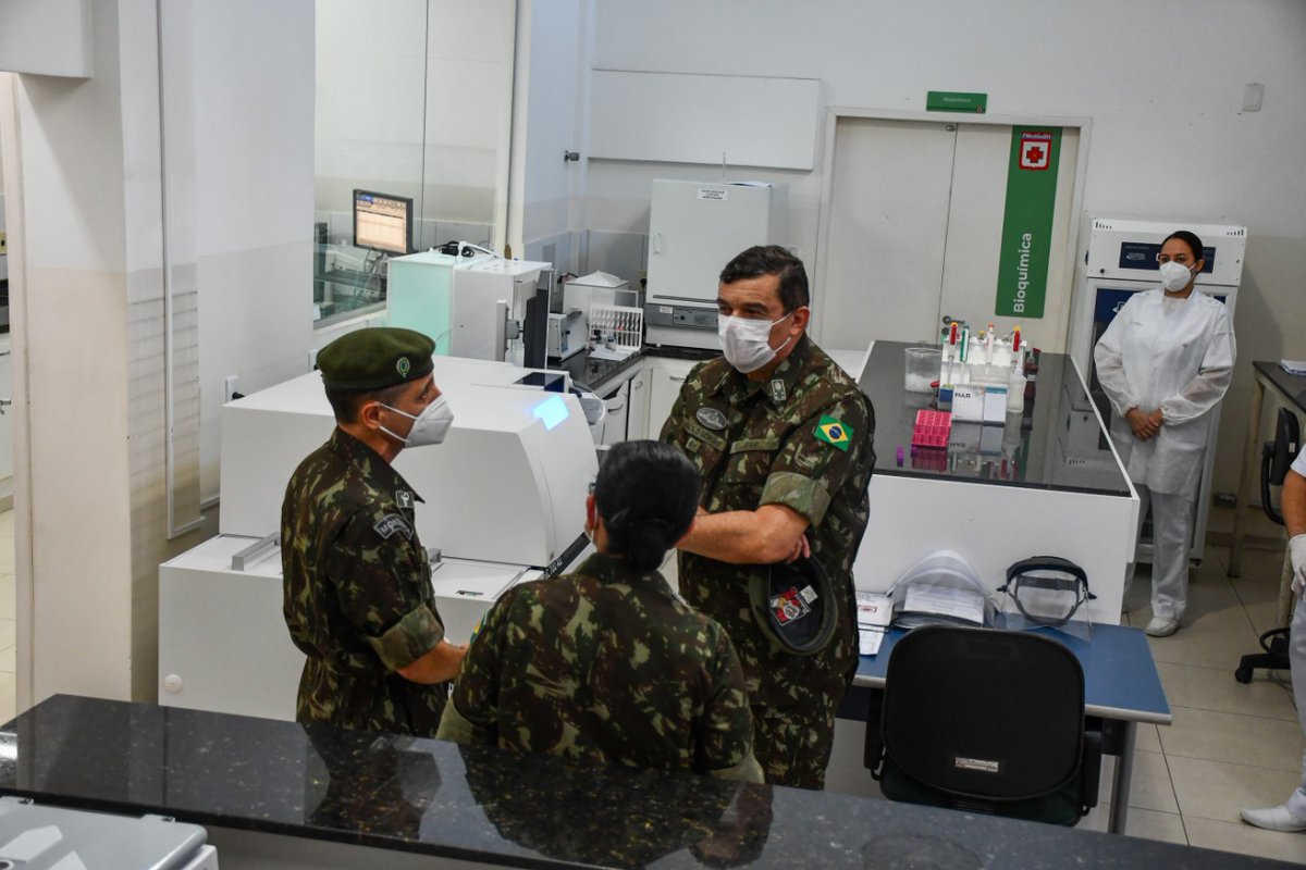 Atento às medidas de proteção contra a COVID-19, realizei visita técnica do DGP na área da 4ª Região Militar, Belo Horizonte-MG. Recebido pelo Gen Smicelato, pude conhecer os trabalhos nas áreas afetas ao DGP, principalmente a saúde. Ministrei palestra e visitei setores da 4a RM.