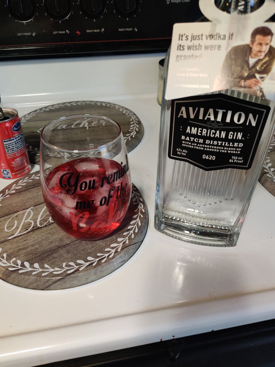 meetme6ftunder's tweet photo. Thankyou @VancityReynolds  for making my cranberry experience way better than vodka with aviation gin 😍😍😍 https://t.co/e0FQVzy0fr
