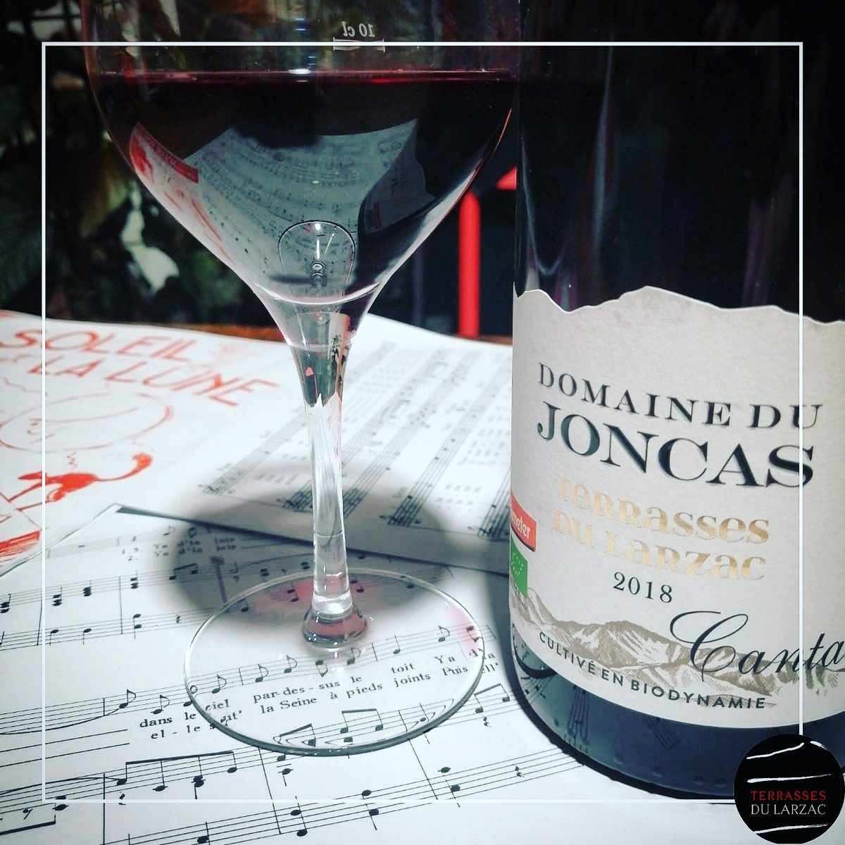 📌 Commencer la semaine 
tout en légèreté ! 

👉🏻 Un accord de Grenache, Syrah, Carignan et Mourvèdre pour cette cuvée « Canta » du Domaine du Joncas . Une cuvee médaillée d’or lors du challenge <a href="/MillesimeBio/">Millésime BIO</a> 2021 !

À déguster en fredonnant, un verre à la main ! 🍷