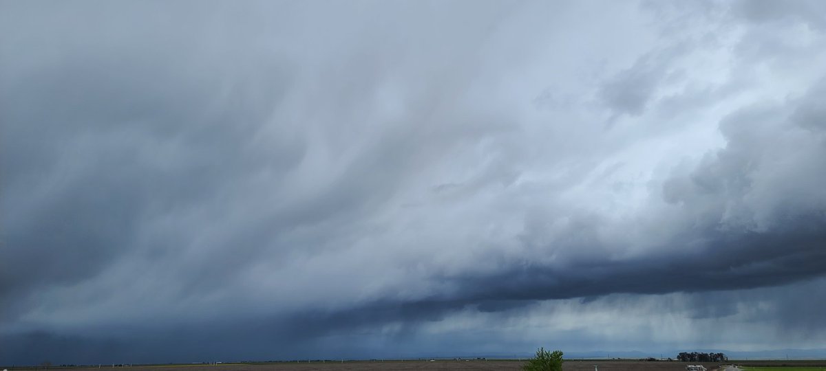 Intercepting this #thunderstorm that had #peasizehail  northeast of Merced heading southeast. @NWSHanford @StormHour @StormHourMark @StormHourMedia @GreatWinter2017 @Livestormchaser #springthunderstorms #wxspotter #nwshanford #stormhour