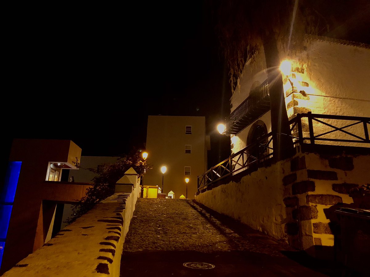 A la luz de tu Farola, me despido de ti ..💖

Muy buenas a noches..🌙

#LaPalma #EncantoPalmero