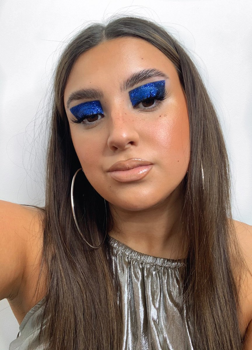 saharmova's tweet photo. there’s something about blue makeup looks 🔷💙🦋🫐 https://t.co/Gimvbar6Ps