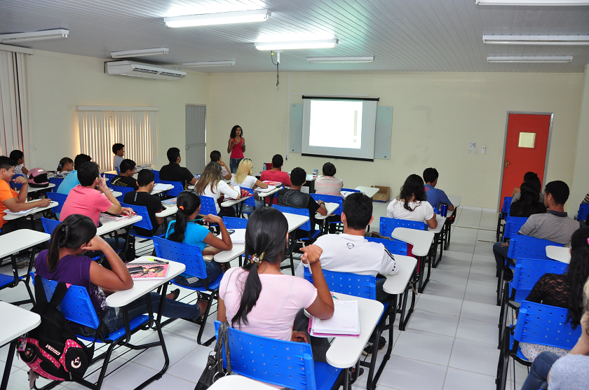 UFRROficial's tweet photo. I Ciclo de Palestras sobre ensino de Línguas começa dia 17/03. A programação inclui palestrantes de várias universidades do país e temas relacionados à disciplina Ensino de Línguas, que acolhe as atividades.
Acesse: https://t.co/BwGkWbaVFh
#UFRR #ColégioDeAplicação #Labim https://t.co/MNZ0pbXqpB