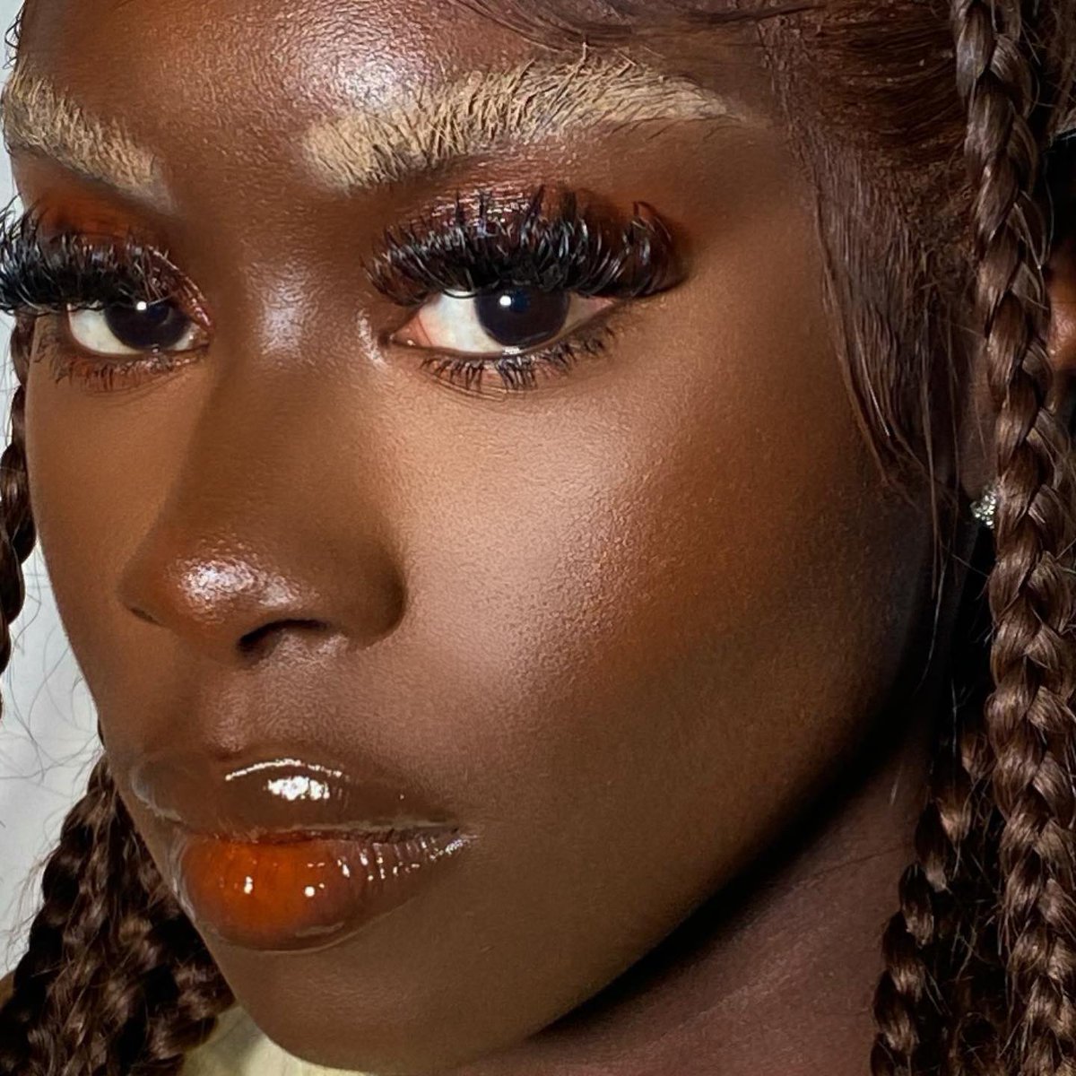 Itsdmilan's tweet photo. Wheeew chilee! Paying all the attention to detail🔍I don’t play when it comes to my craft ok😩🥺 
Editorial glam by me @milmadeuk on @Nayz100 ⚡️ https://t.co/2uc7PXxmOk