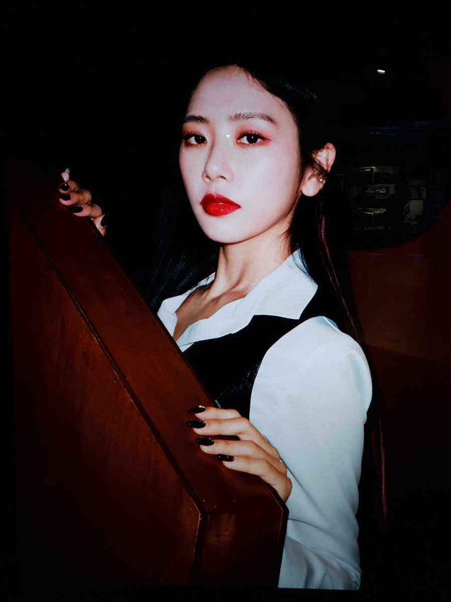 minjixmin's tweet photo. ❥    〔 ᴋɪᴍ ᴍɪɴᴊɪ ; ᴊɪᴜ 〕:

      𝘊𝘢𝘭𝘭 𝘮𝘦 𝘸𝘩𝘢𝘵 𝘺𝘰𝘶 𝘸𝘢𝘯𝘵
                    𝘣𝘶𝘵 𝙙𝙤𝙣'𝙩 𝙘𝙖𝙡𝙡 𝙢𝙚 𝙛𝙤𝙧𝙜𝙚𝙩𝙩𝙖𝙗𝙡𝙚.

ㅡ grᥲρhιᥴ dᥱsιgᥒ stᥙdᥱᥒt
ㅡ gᥙιtᥲrιst &amp; sιᥒgᥱr
ㅡ jᥙᥒgᥱᥙᥒ's sιstᥱr
ㅡ boxᥱr https://t.co/n59q3sv1b8