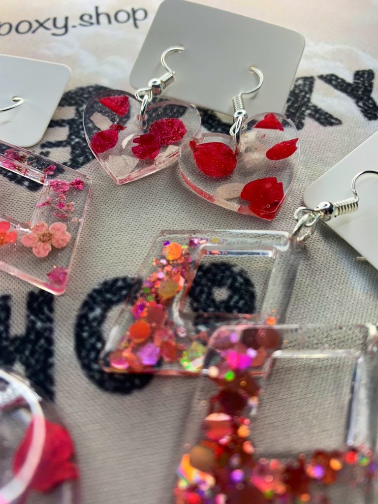 AnsellFreya's tweet photo. Please check out my new business venture, I’ve just stared a handmade earring shop on Instagram called Aj Epoxy Shop, or just like/retweet (it costs nothing). I’d be so grateful🥰💖 https://t.co/gIE5SV1ZB9