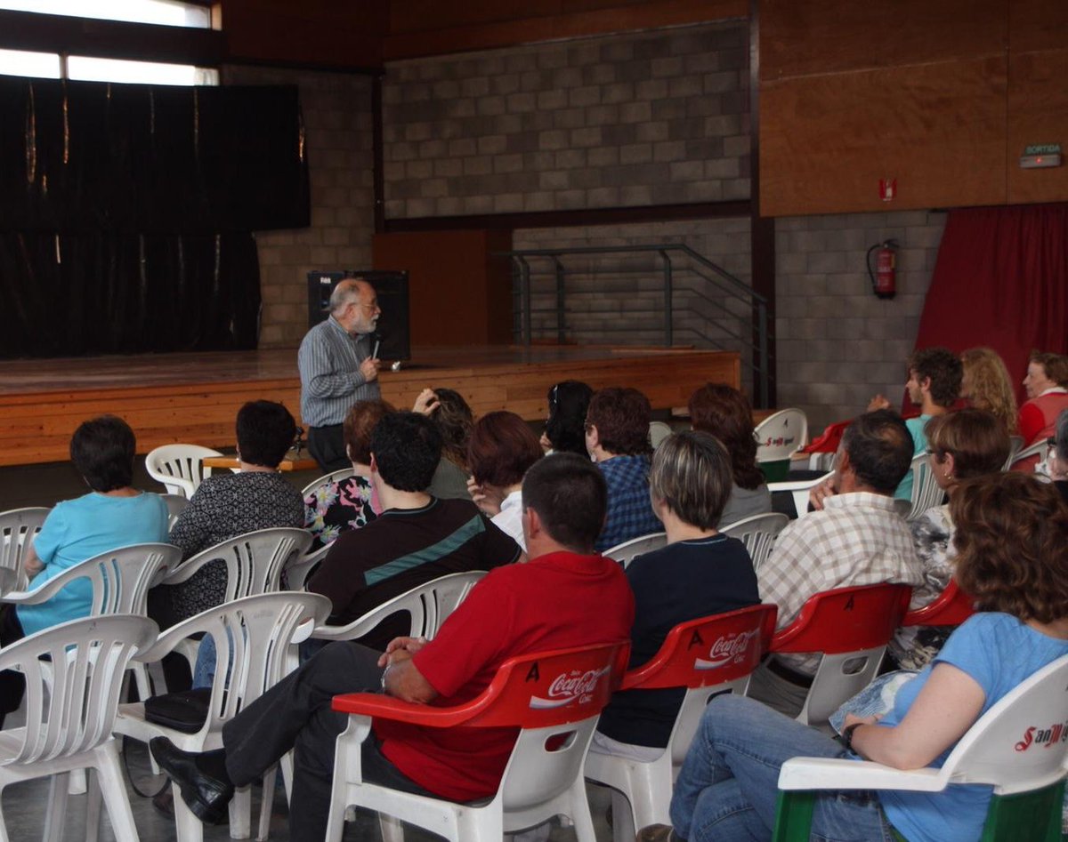 Fa dies ens arribava la trista notícia que l’Arcadi Oliveres està vivint els seus últims dies. Un referent de la lluita per un món mes just i pacífic.
Una lluita que compartim completament i que ens va fer decidir a convidar-lo a dues edicions de La Marxa. #ArcadiOliveres