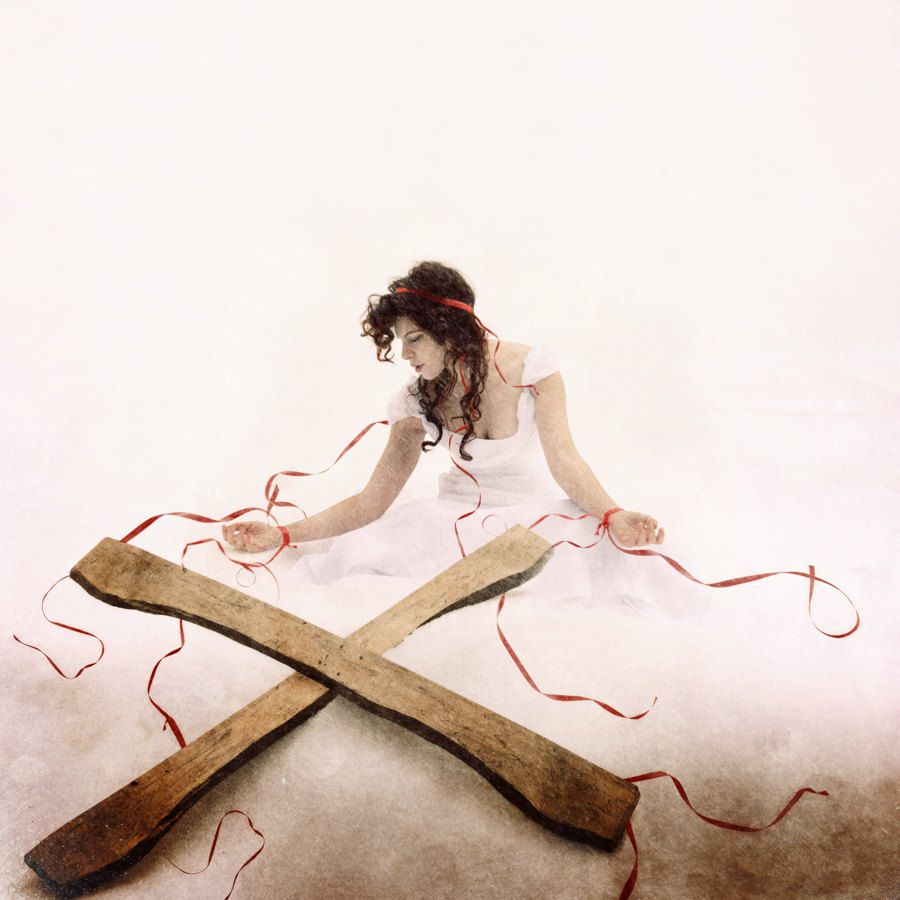 BeautifulBzarre's tweet photo. EXCLUSIVE INTERVIEW // @Jenkiaba: Overcoming Fear to Find Your Artistic Voice
>> https://t.co/9BBQaKRAW4
...
#beautifulbizarre #darkart #darksurrealism #photography #trauma #fear #darkphotography #selfexpression #cultsurvivor #surrealism #revmoon #cult #religiousmovement https://t.co/WP2YVpV1g8