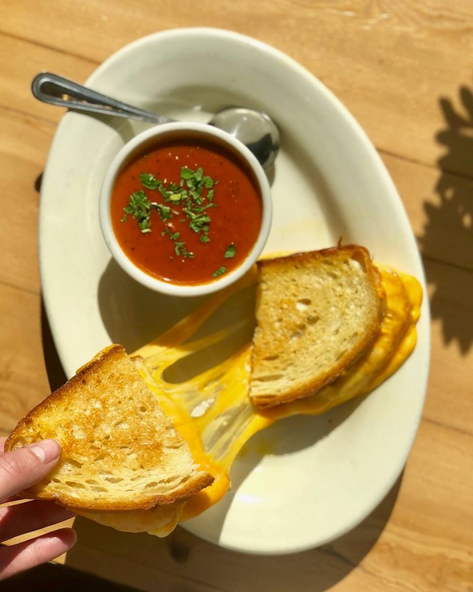 uncommongrd's tweet photo. Stay out of the storm, keep warm and grab an Uncommon Ground favorite for dinner tonight delivered right to your door! And maybe a hot cocktail while you're at it! 🍸😉

ORDER 👉https://t.co/f7WzSfpKbH

#nomoresnow #stayintonight #getdelivery #eatorganic https://t.co/S6EJyqX0s4