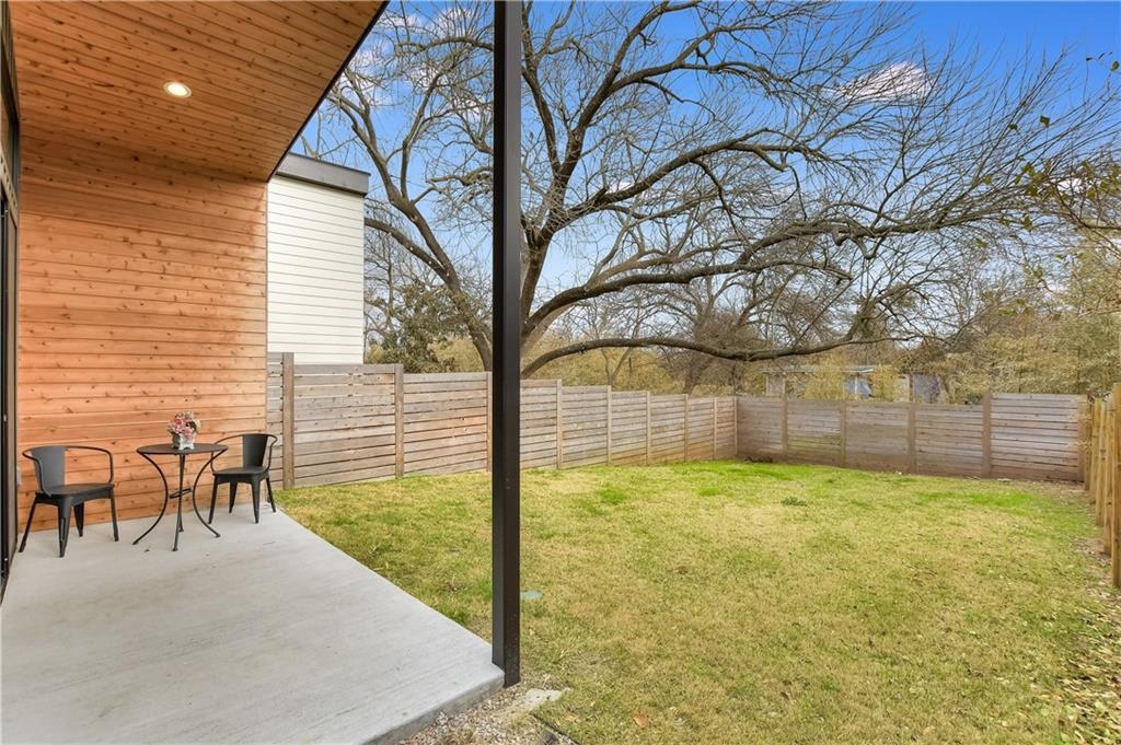 VVKnowsAustin's tweet photo. ⁠✅ Located in hot #EastAustin's Chestnut neighborhood⁠⁠
✅ Sleek modern contemporary 2019 construction⁠⁠
✅ Modern elegant kitchen with quartz counters⁠⁠
✅ 2 BD 🛏️ 2 full/1 half BA 🛁 1414 SQFT 📐 ⁠⁠
For more info 🔗👉🏼 ⁠⁠https://t.co/glMCldh770 #atx #austin
⁠⁠ https://t.co/cVcHtBMAg8