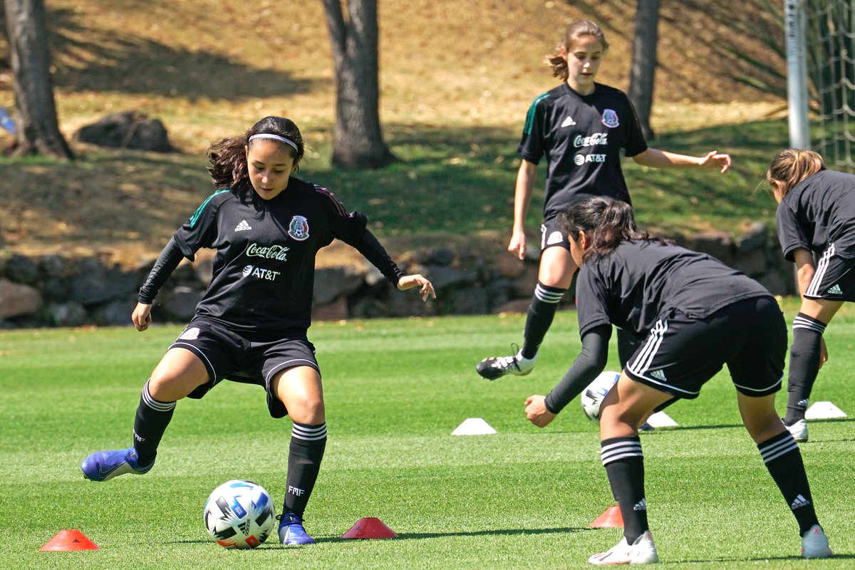 miseleccionmxEN's tweet photo. #U15Women 

We start off the week pounding!!!💪🏽👀

The ladies know what to do on a Monday!!🇲🇽👧🏽

#PasiónyOrgullo | #FMFporNuestroFútbol https://t.co/wkdejRHkaO