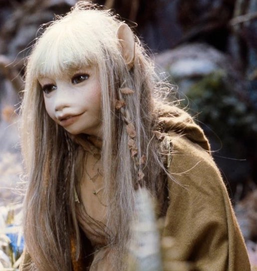 mourninghim's tweet photo. Oh to be a pretty girl in a 80’s dark fantasy movie https://t.co/61brOsg9Qv