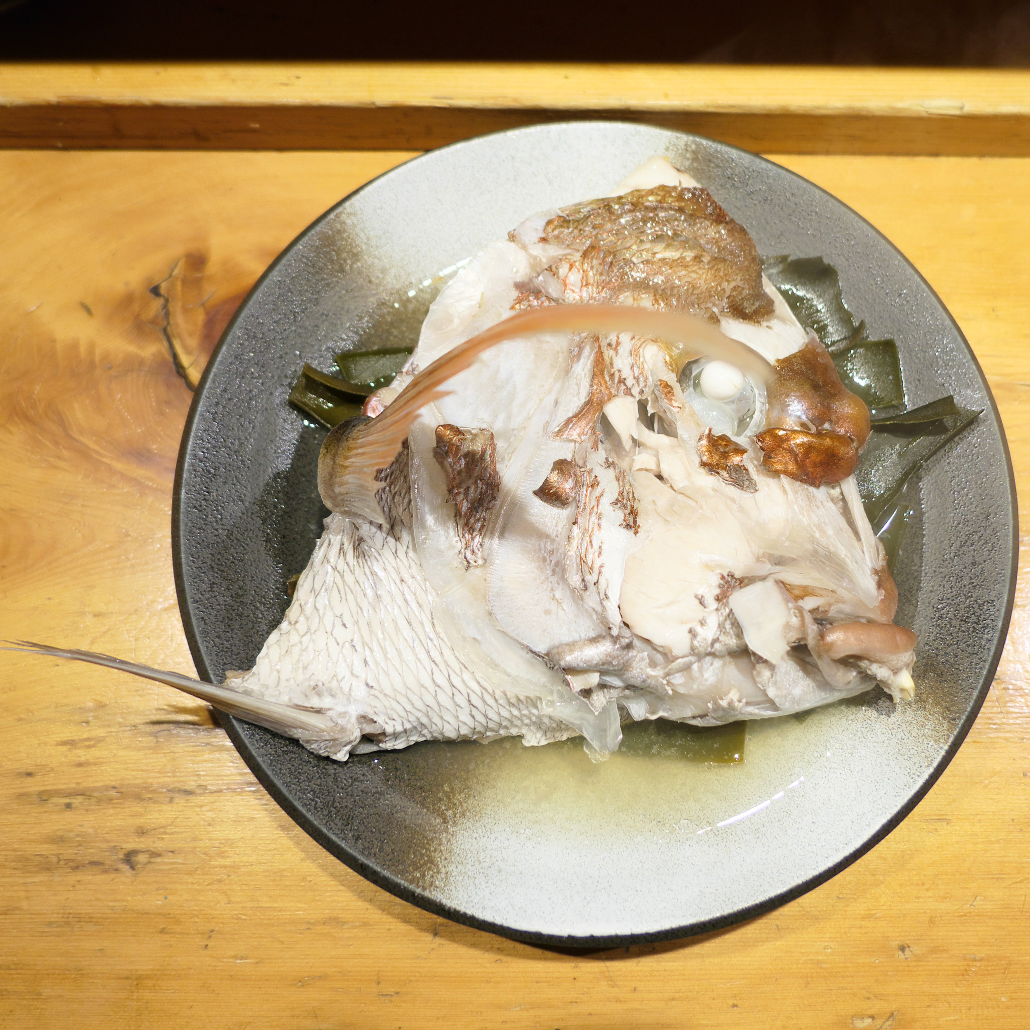 のなめ 全長６６ｃｍ 目方５ｋｇとのこと 酒蒸しでいただきましたっ お刺身は松皮造りで 昆布 真鯛 キンメダイ レンコ鯛 イトヨリダイ ホンマグロ メバチマグロ T Co Ewnlhq1xwu Twitter