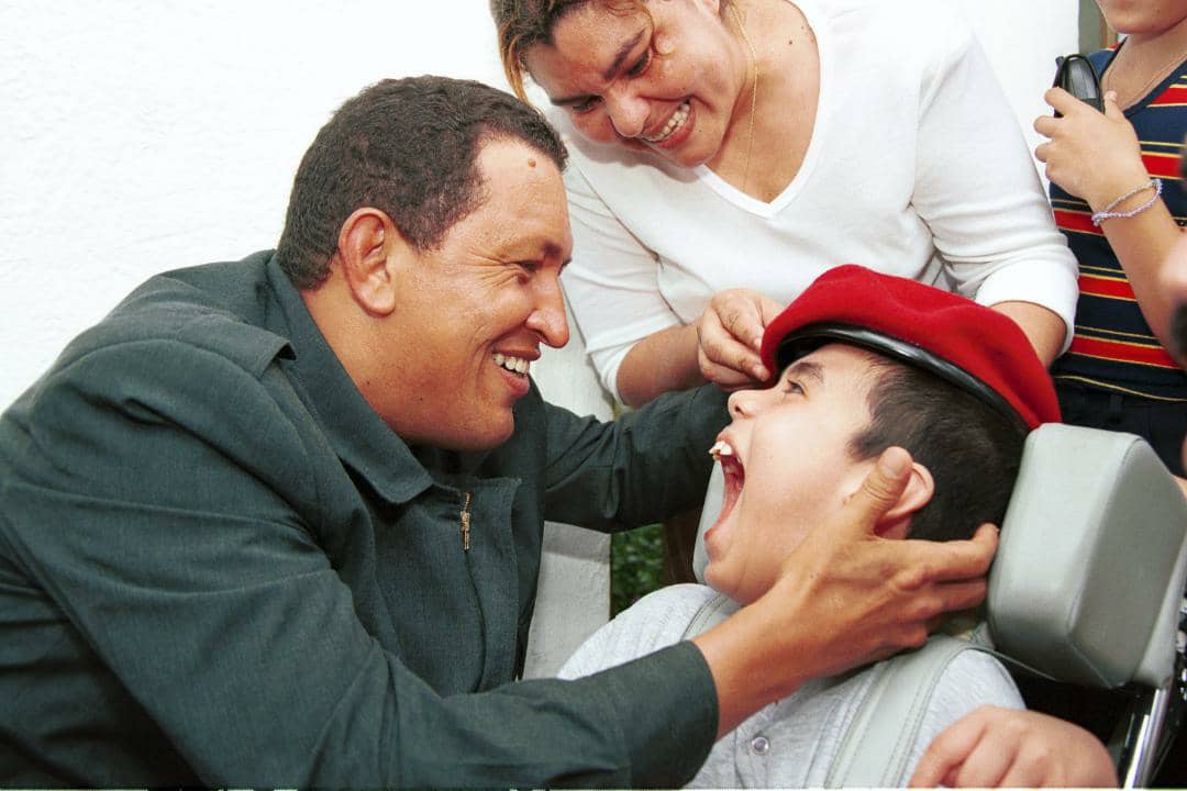 Basado en su infinito amor por el pueblo, y su visión de inclusión y respeto a todas y todos, el Cmdte. Hugo Chávez, creó hace 13 años la Misión José Gregorio Hernández @MisionDrJGH. Hoy celebramos su labor humanista para proteger la salud y vida de las personas con discapacidad.