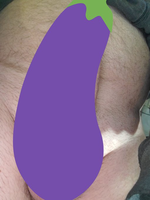 Jay here...I send pictures like this to Ess all the time...I wonder if she has a hard time getting anything