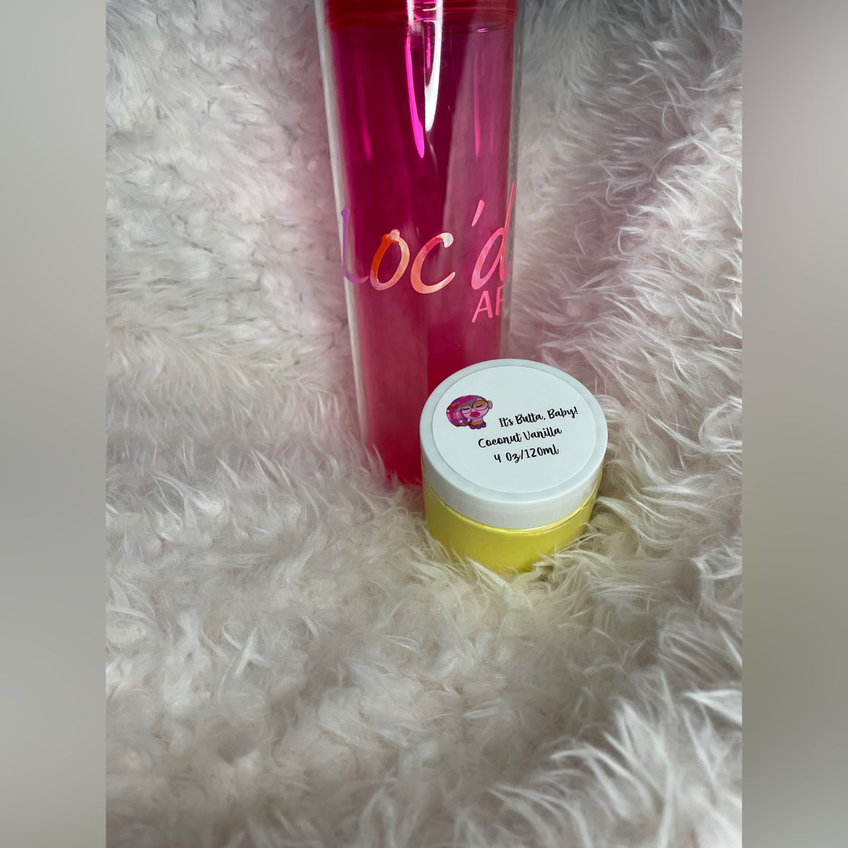 locdafllc's tweet image. Oh hey Coconut Vanilla, girl! Get into this double sweet smell! 🌴🥥 Available in Cocoa butter and Shea Butter(ivory and gold)!
.
.
.
.
.
#locs #locdandloaded #sheabutter #whippedsheabutter #whippedbodybutter #sheabutterbaby #locdaf