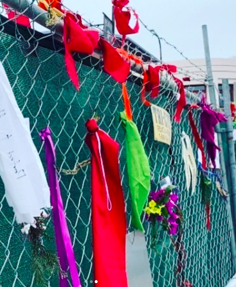 WBShellmound's tweet photo. Since the fencing went up, Lisjan Ohlone and Indigenous leaders called for prayers in protection of the sacred everywhere. Hundreds of community supporters tied ribbons and messages to the fencing over the past week. 
#SaveTheWestBerkeleyShellmound #DefendTheSacred https://t.co/d8KyOyeaUs