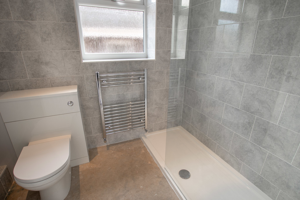 RHEstates's tweet photo. NO ONWARD CHAIN Newly constructed 2 bed det #bungalow in #Tickhill, within walking distance of shops &amp; bus routes 
☎ 01302 751616
 #RobinsonHornsby #RHSales #RH #Yourdoncasterestateagent #doncasterisgreat #doncasterproperty #Southyorksbiz @YorkshireProps
https://t.co/hZy4YicKgT https://t.co/VkljWlscZj