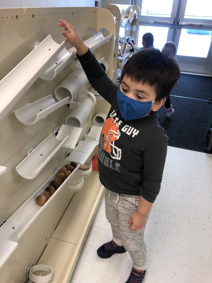 ecwithmisskim's tweet photo. Nothing better than exploring new toys on a snowy Monday! 🥰 https://t.co/OAu1UkC4jM