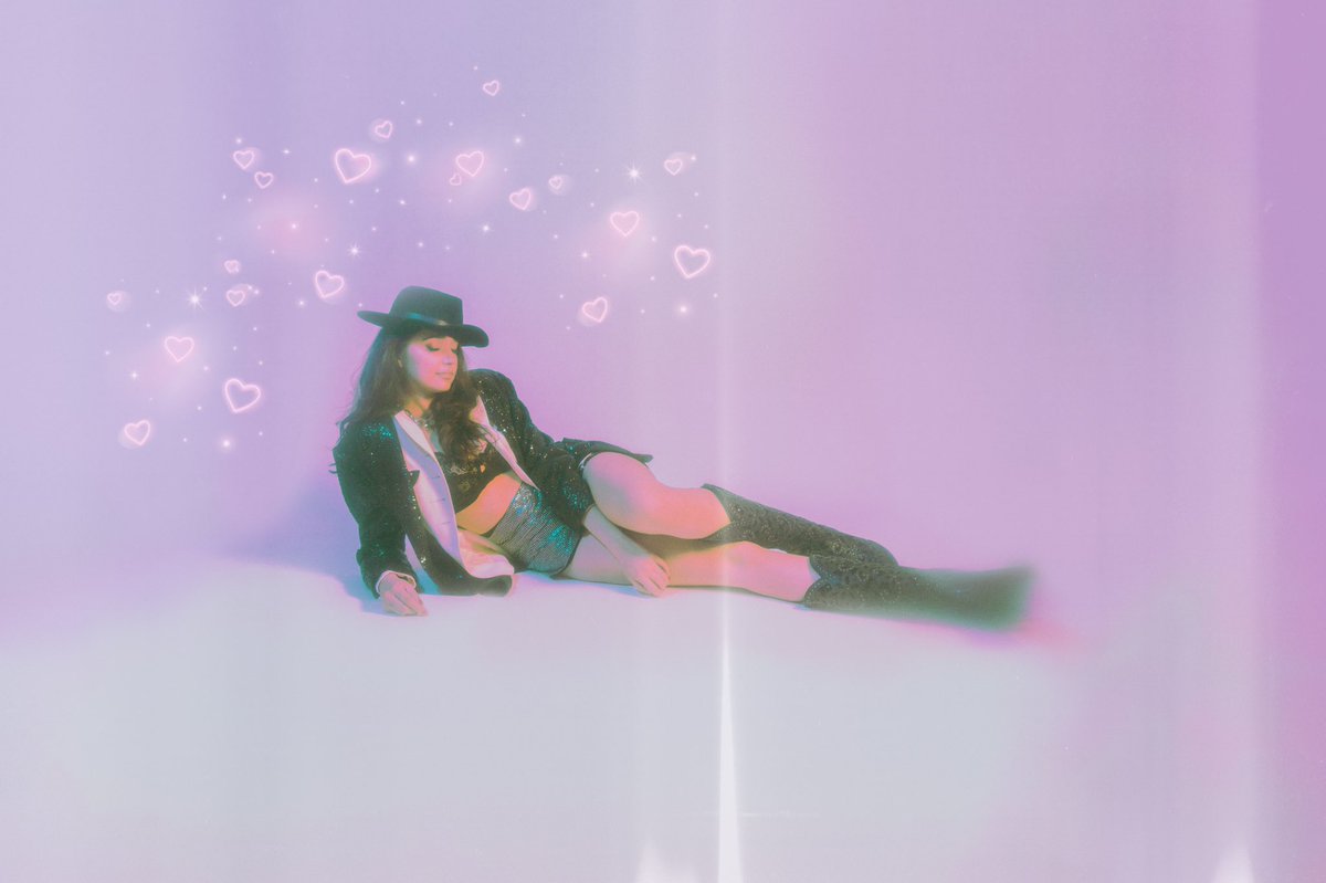 howdydohannah's tweet image. lovestruck!