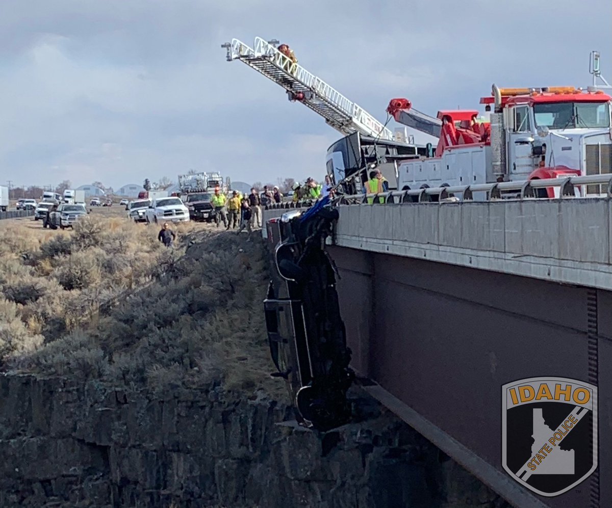 ISPSouthernID's tweet image. Update: A HEROIC effort by multiple emergency response agencies means both occupants of this pickup are safe. They’re en route to area hospitals with what appear to be non-life threatening injuries. Safety chains to a camper initially kept the truck from falling into the gorge.