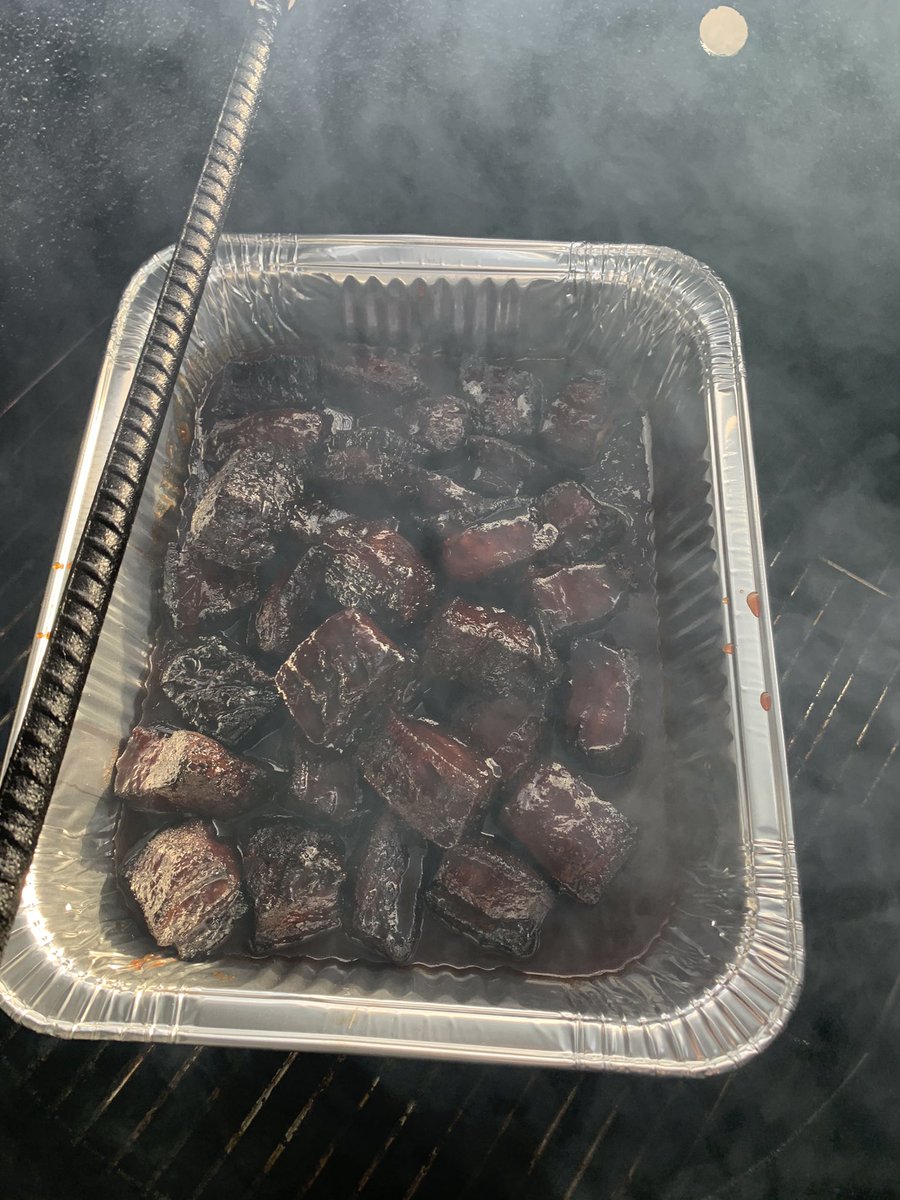 405BackyardBBQ's tweet photo. Glaze is on and set! They taste great! Blackberry bbq pork belly burnt ends! #405backyardbbq https://t.co/QKVO46mdiI
