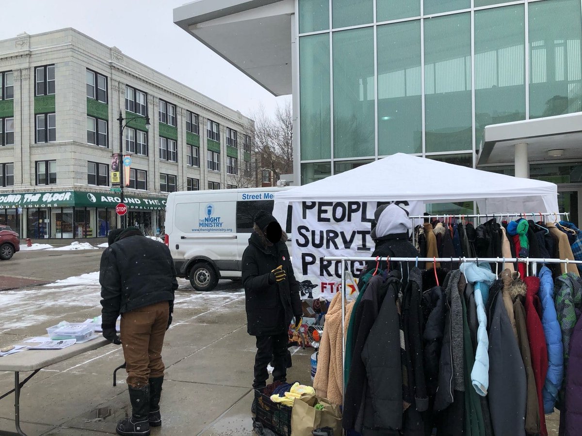 FTP_Chicago's tweet image. FTP on the move! 

Rogers Park People's Survival Program: Comrades and volunteers  build community through harm reduction and solidarity with black folks in RP every Sat with safer use kits, winter gear, warm food, lunches, coffee, and political education and medical checks.