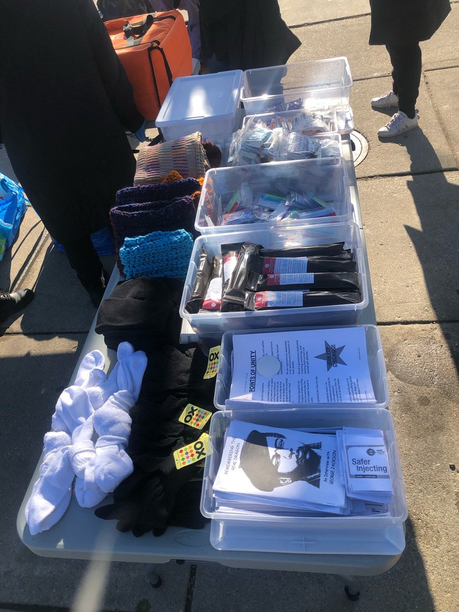 FTP_Chicago's tweet image. FTP on the move! 

Rogers Park People's Survival Program: Comrades and volunteers  build community through harm reduction and solidarity with black folks in RP every Sat with safer use kits, winter gear, warm food, lunches, coffee, and political education and medical checks.