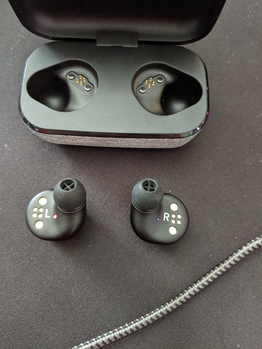 melonman94's tweet photo. @SennheiserUSA I just purchased some Momentum True Wireless earbuds and let them charge for a couple hours. When I remove them from the case only the left ear bud turns on? Am I missing something or are these DOA? https://t.co/UCtvazVsRf