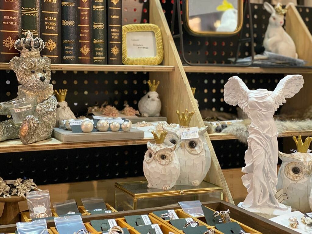 ちまちま屋雑貨店 Hana おはようございます 王冠小物あれこれ入荷いたしました アミュ広場campマルシェにて販売中です アミュプラザ鹿児島 Campマルシェ 鹿児島雑貨屋 鹿児島イベント 鹿児島ハンドメイド ディスプレイ ティアラ Kagoshima 加