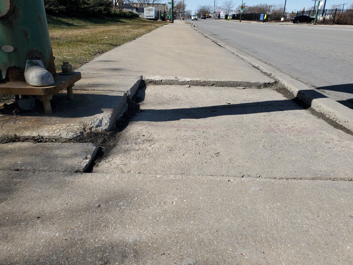 elapcz's tweet photo. #Sidewalks were made for pedestrians to stay off the grass. But how many times have you walked in the grass to avoid being thrown around on your bike or #wheelchair? #uicdigital
https://t.co/x6J88YIVuH https://t.co/ojkhydGc7G
