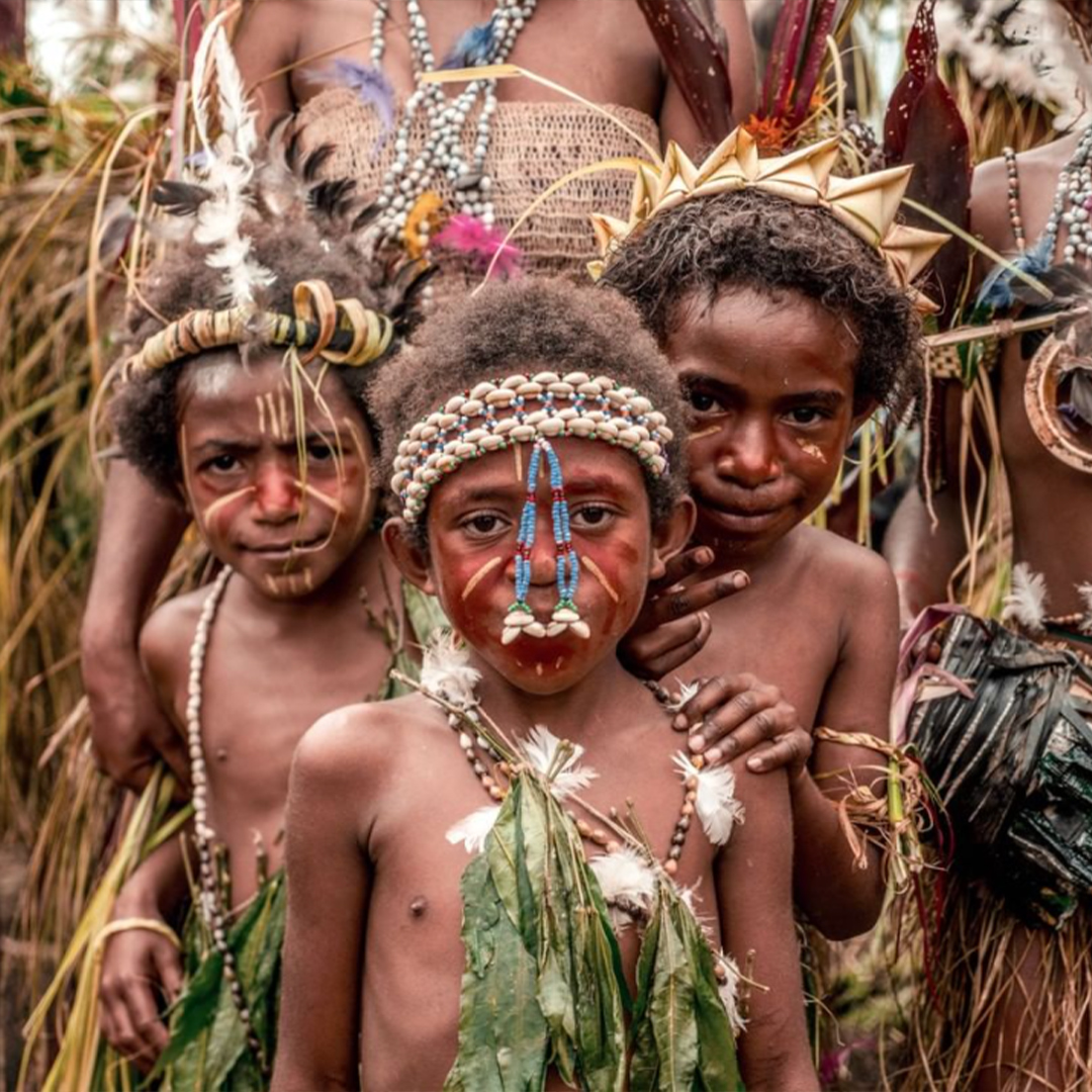 g_fridriksson's tweet photo. In many cultures, tradition is something you revive at certain festivals once a year. In Papua New Guinea, there is barely a distinction between tradition and daily life. 📷  @martini_simko (IG) https://t.co/OHIAxiEn90