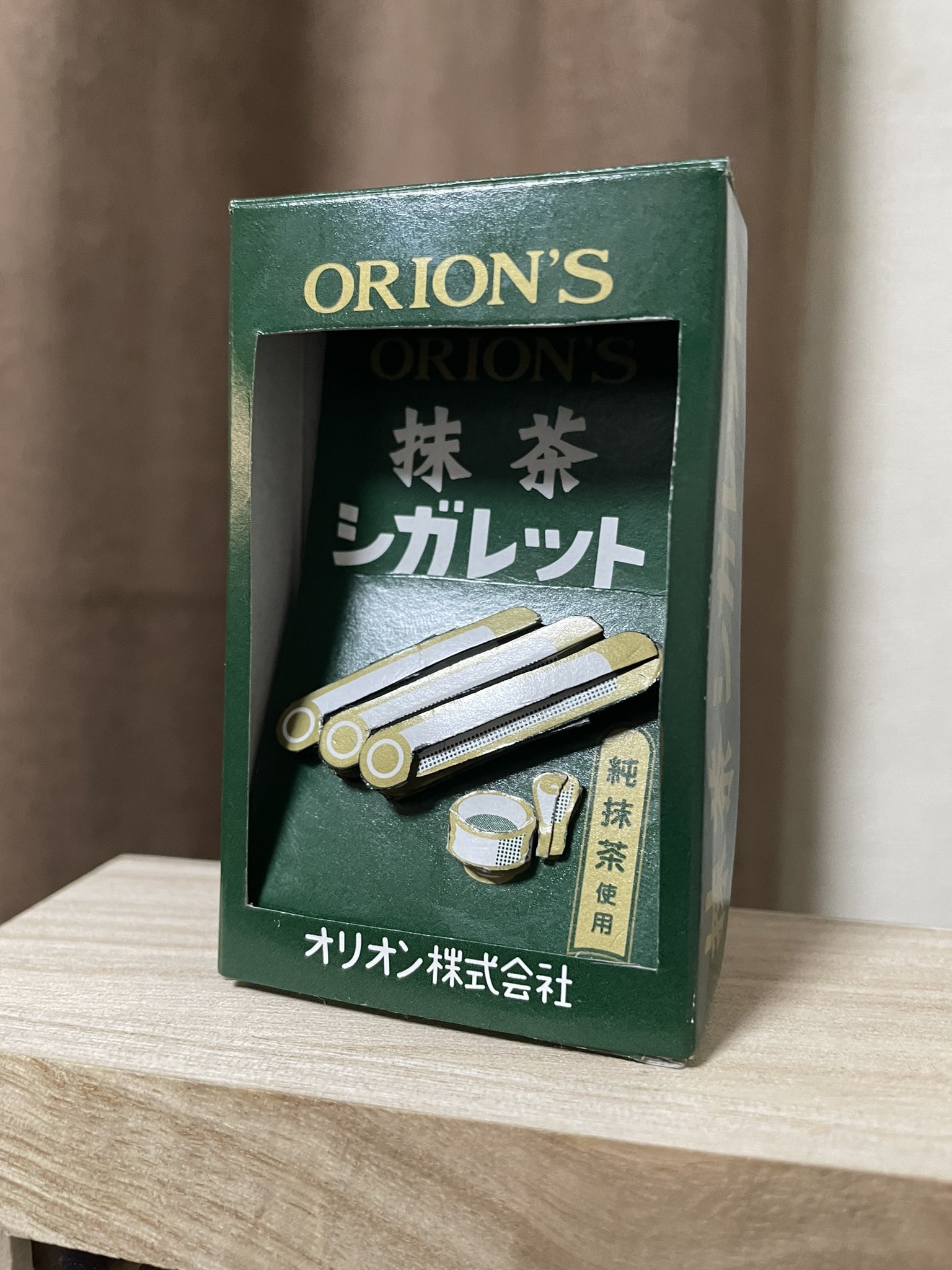 こーふー 友達から誕生日にもらった抹茶シガレットの箱 捨てるのがもったいなくてシャドーボックスにしました T Co Fnvos1cu2t Twitter