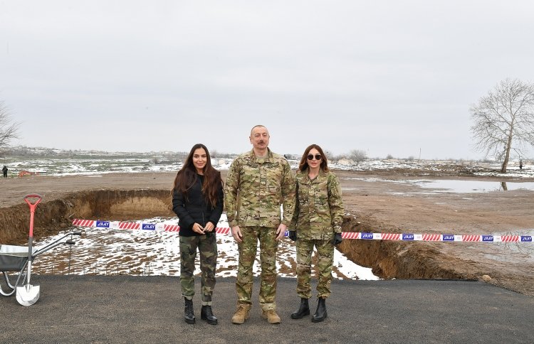1VicePresident's tweet photo. President of the Republic of Azerbaijan Ilham Aliyev, First Lady Mehriban Aliyeva and their daughter Leyla Aliyeva have today visited Fuzuli and Khojavand districts.

https://t.co/fvMvv4ZGvS

#QarabağAzərbaycandır #KarabakhisAzerbaijan https://t.co/uD2xVTjmBU