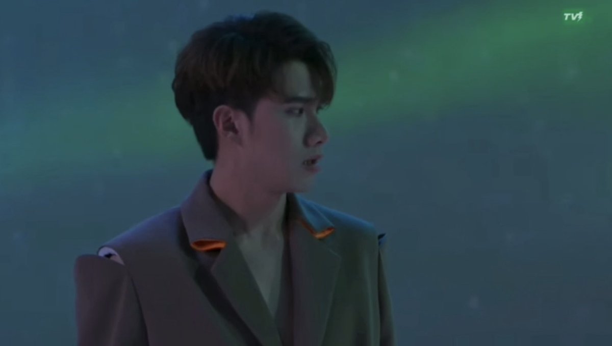 Lxlijin0808's tweet photo. tul found a piece of ice between him and max. His anxious and helpless look actually refers to some factors of force majeure in real life.But it will be resolved by the strength of fate, and the enthusiasm of love can not be stopped in the big ice wall.#MaxtulXtendedMemories https://t.co/ArQMditqdz