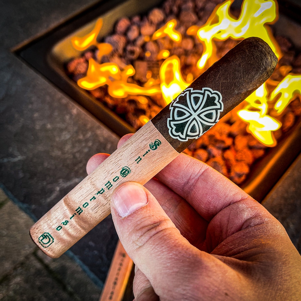 TheBlendNews's tweet photo. ☘️ Smoked this at my St. Patrick's Day party. Right out of the gate - this Sin Compromiso No. 5 was full of flavor. I really don't even know how to describe it, but it was pretty damn good. 

📥  Subscribe at https://t.co/cj0IENxvZK⁠

#cigars #botl #sotl #cigarporn https://t.co/p7vWau9k6R