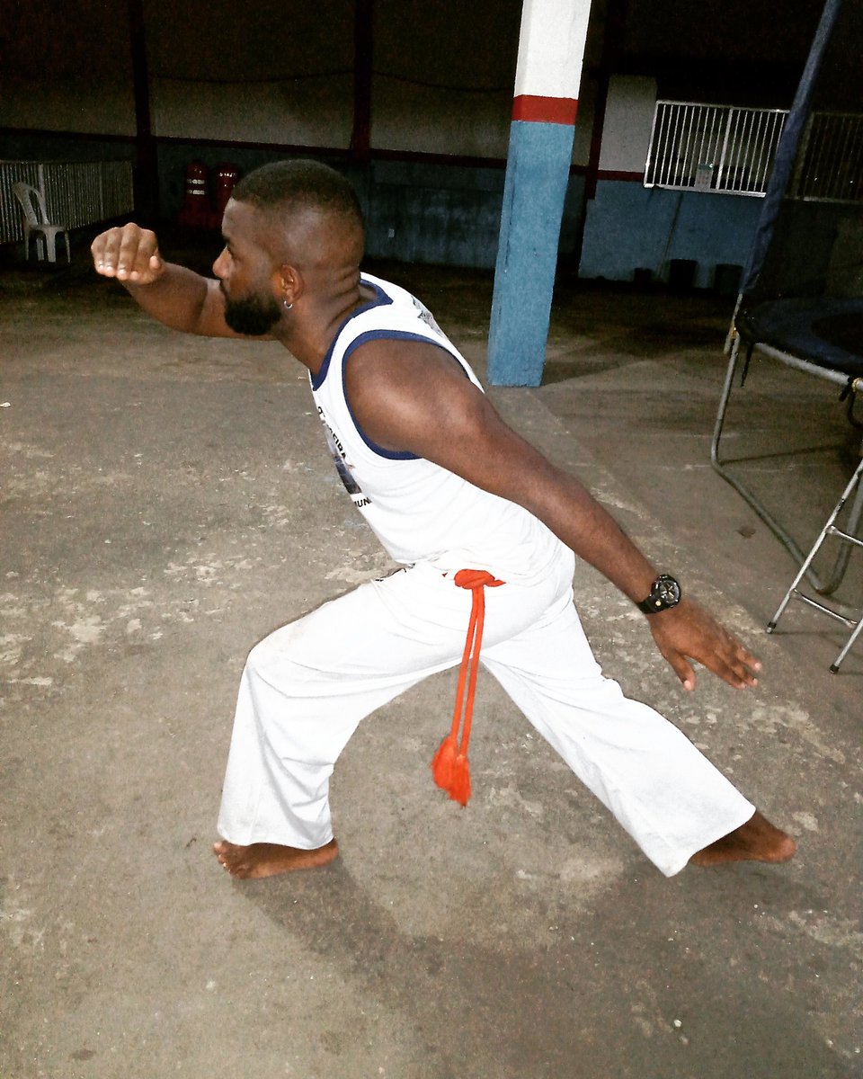 LByllo's tweet photo. Sem a Capoeira eu não posso viver..🎶💥
.
.
. #minhaluta #minhaarte #nossacultura #salvecapoeira #sejaluz 💪🏾💡 https://t.co/8beYQ6UxcR