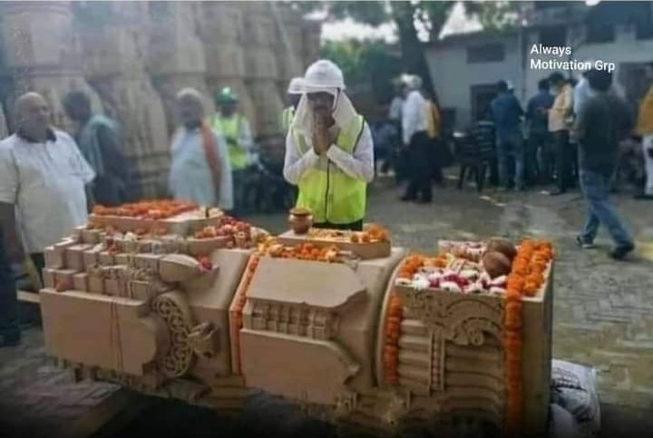 itsRaviTiwari's tweet photo. अयोध्या में बन रहे भव्य #Rammandir का पहला पिलर है।
एक #जय_श्री_र��म तो बनता है।🚩🙏 https://t.co/NvtFbBBcIn