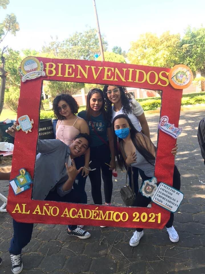 cuunecononimic1's tweet photo. Parte de lo que vivieron los estudiantes de la Facultad de Ciencias Económicas y Empresariales modalidad regular, en la bienvenida al año lectivo 2021
❤️💛💙
#UNANLeonBicentenaria
#CUUN_ECONOMICAS
#SOMOS_CUUN https://t.co/Yo75Znw9h2