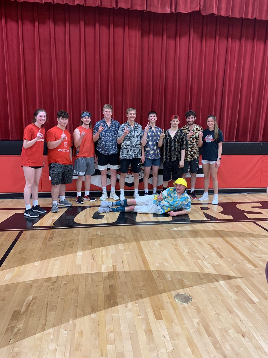 Seniors win the Championship of Powder Buff over the Sophomores.