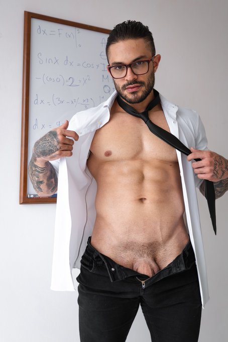 👨&zwj;🏫 https://t.co/9by4ZobJ48